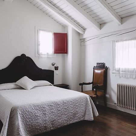 Hotel Iraragorri Galdakao Bagian luar foto