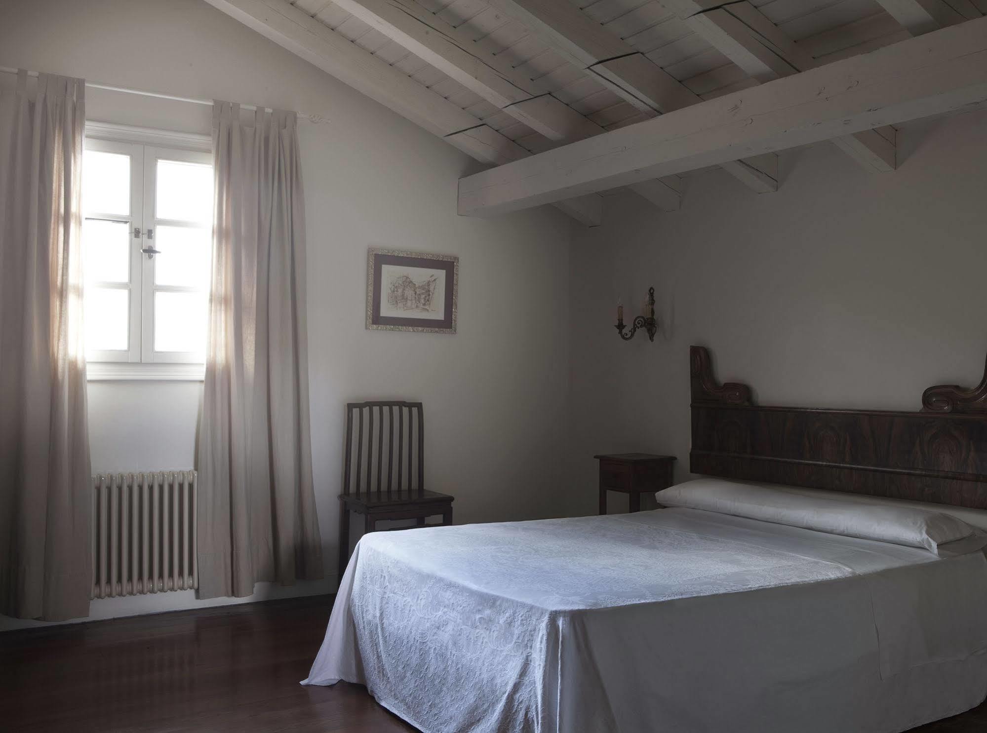 Hotel Iraragorri Galdakao Bagian luar foto