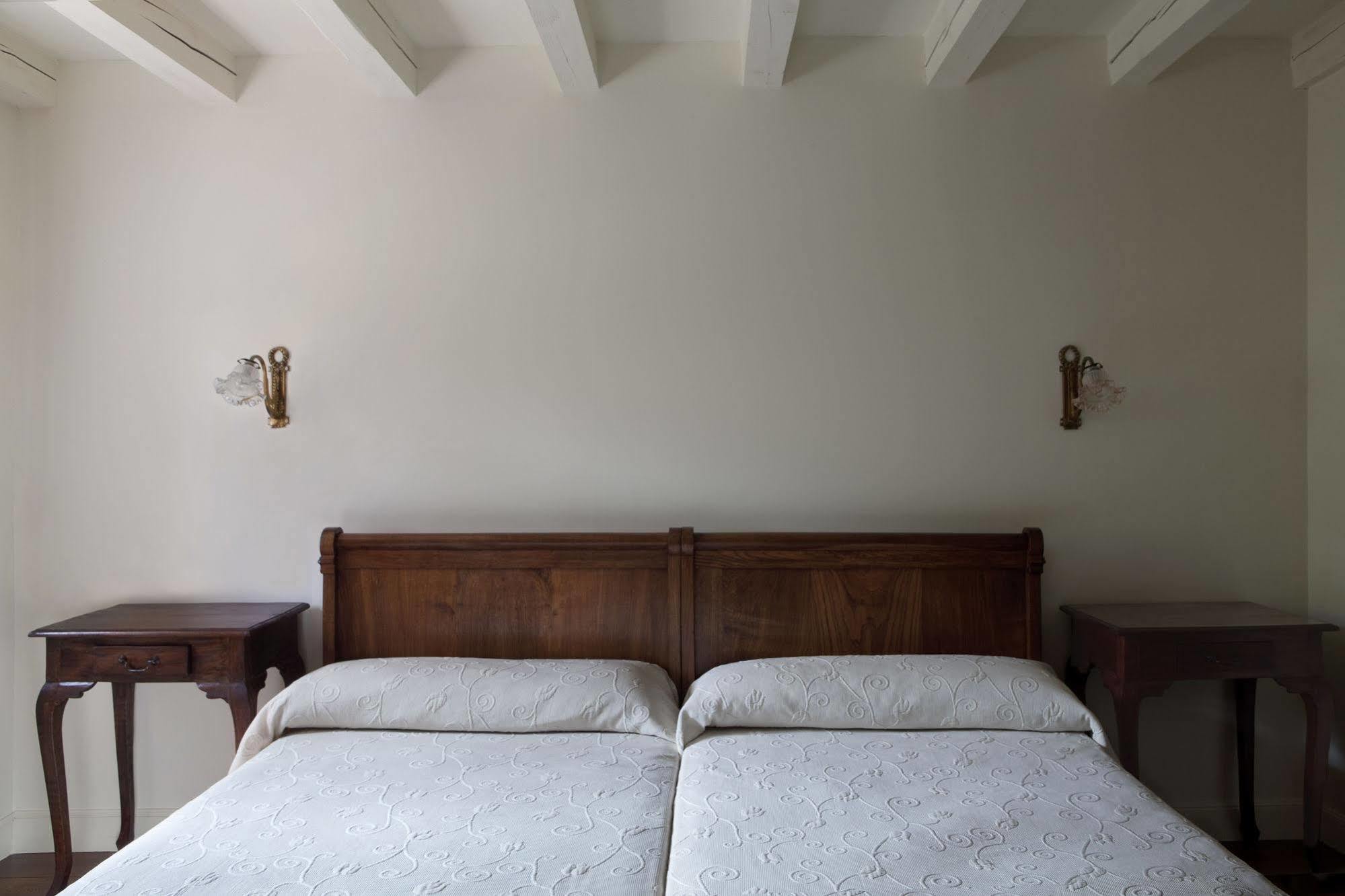 Hotel Iraragorri Galdakao Bagian luar foto