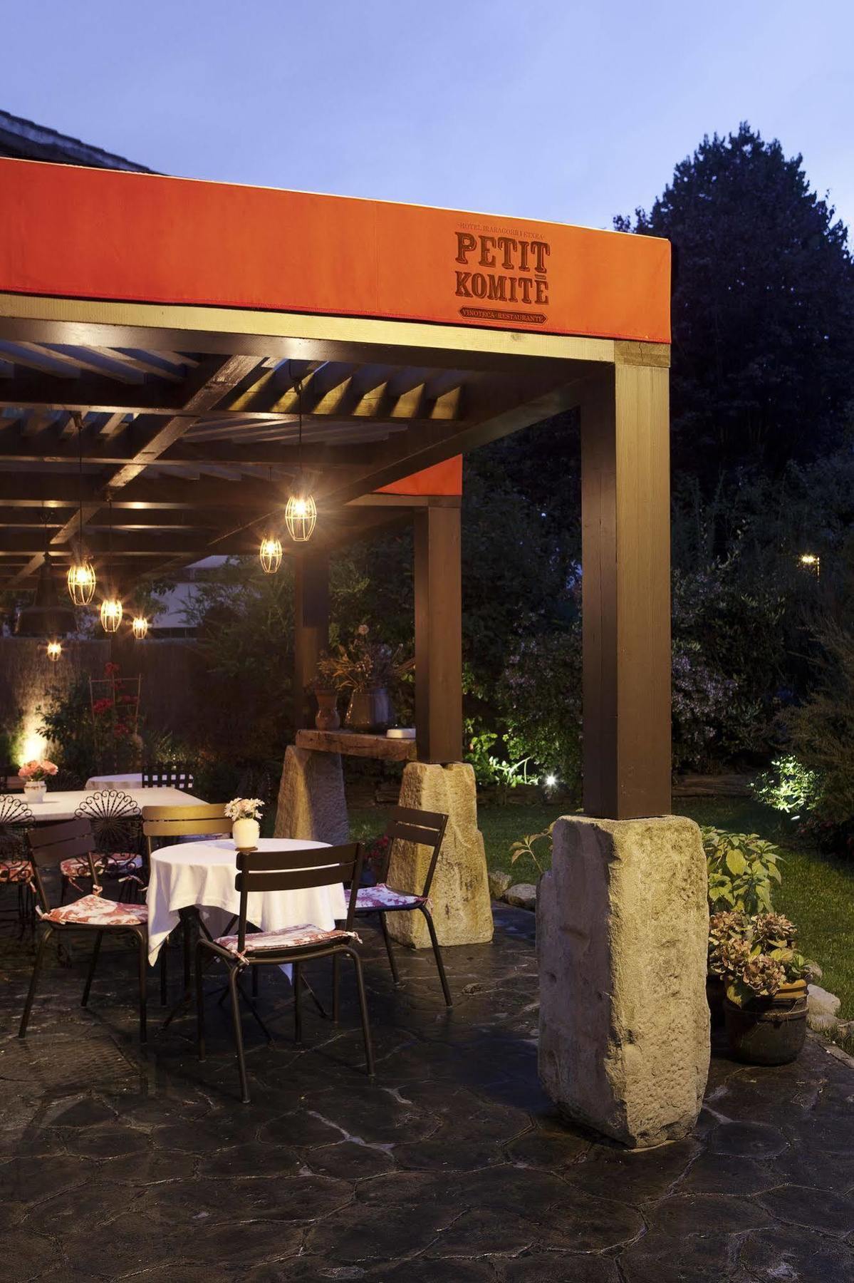 Hotel Iraragorri Galdakao Bagian luar foto