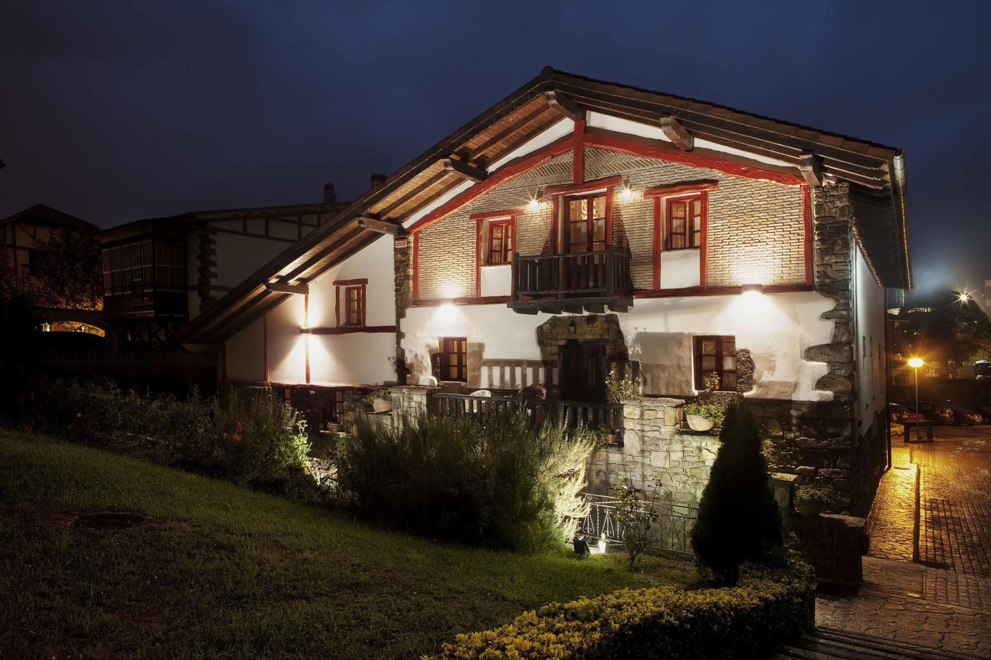 Hotel Iraragorri Galdakao Bagian luar foto