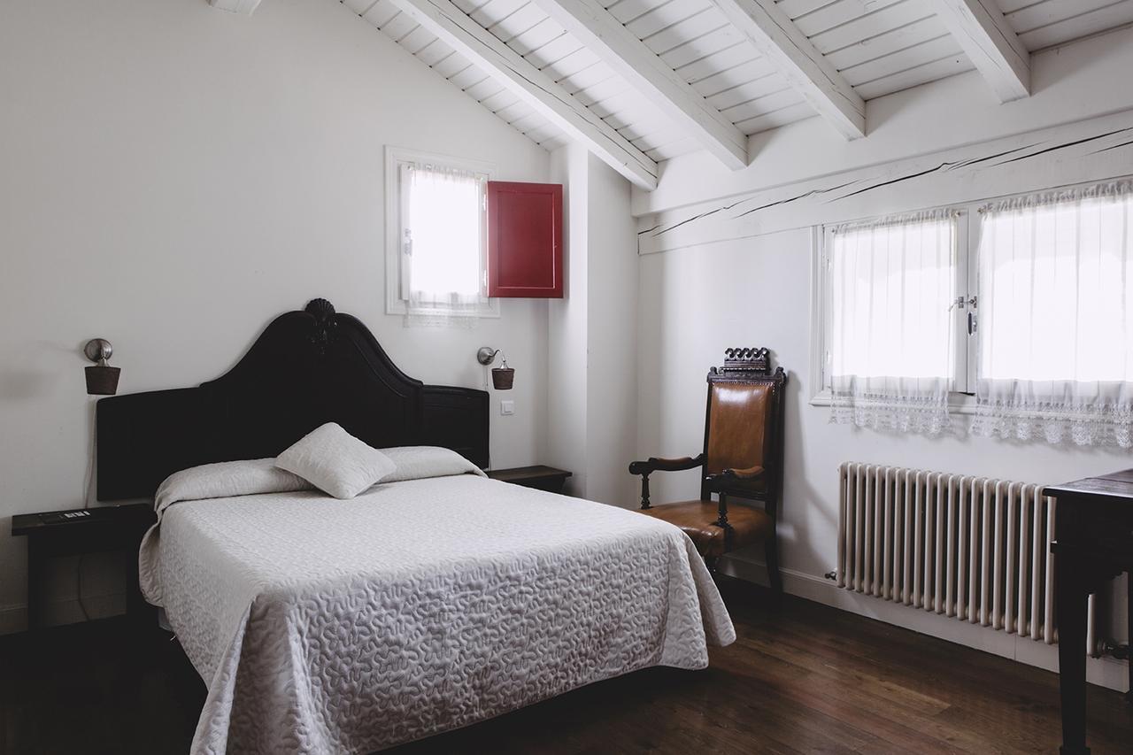 Hotel Iraragorri Galdakao Bagian luar foto